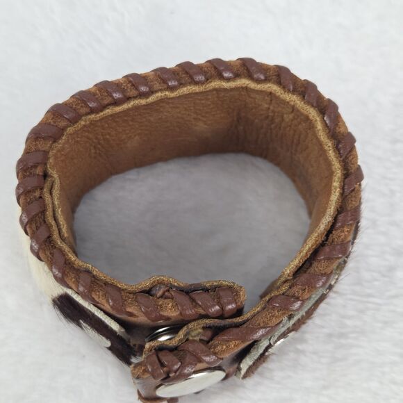 Leather Cowhide Western Cuff Bracelet Floral Medallion Snap Closure 8 Inch Boho - Picture 3 of 10